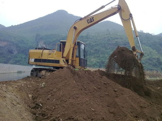 China 2002 jaar80.3kw 0.5cbm Emmer E120B Gebruikte CAT Excavator leverancier